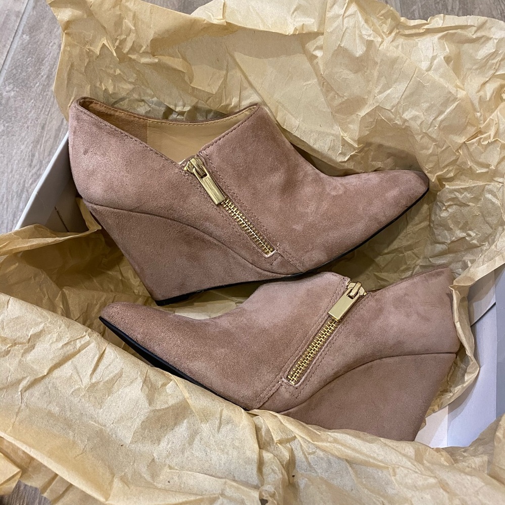 Jessica Simpson Wedgw Booties